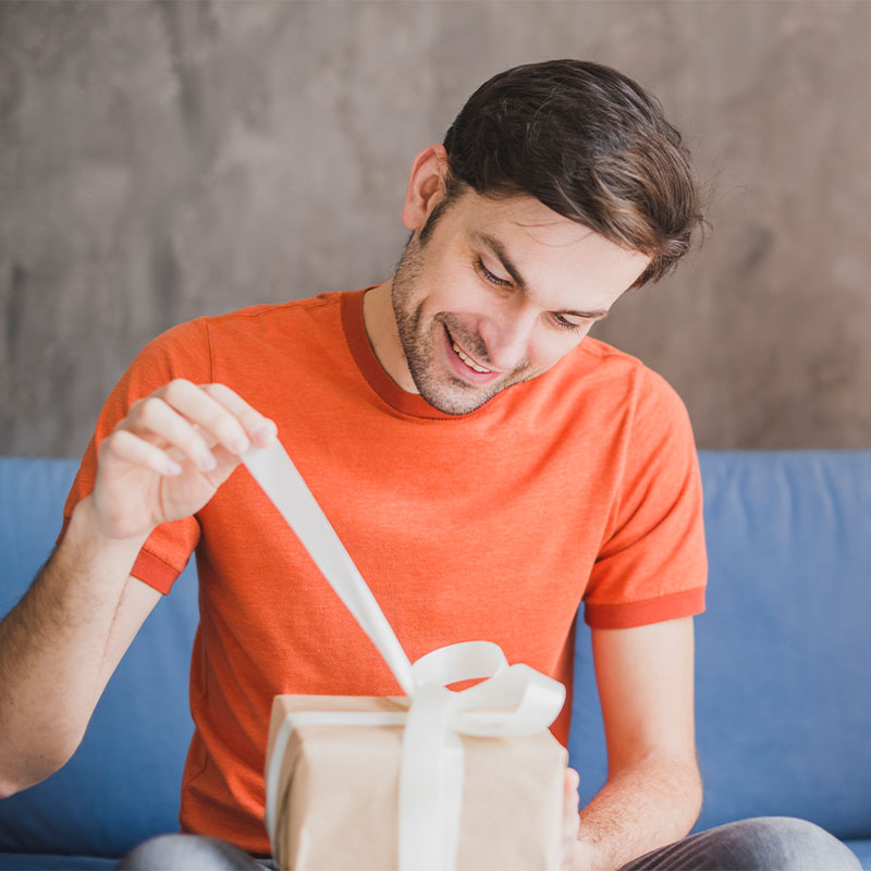 Hombre especial, regalo especial. Freepik