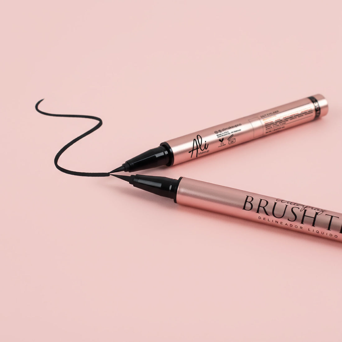 Delineador liquido Brushtip Negro Ali Makeup | Cosméticos en línea