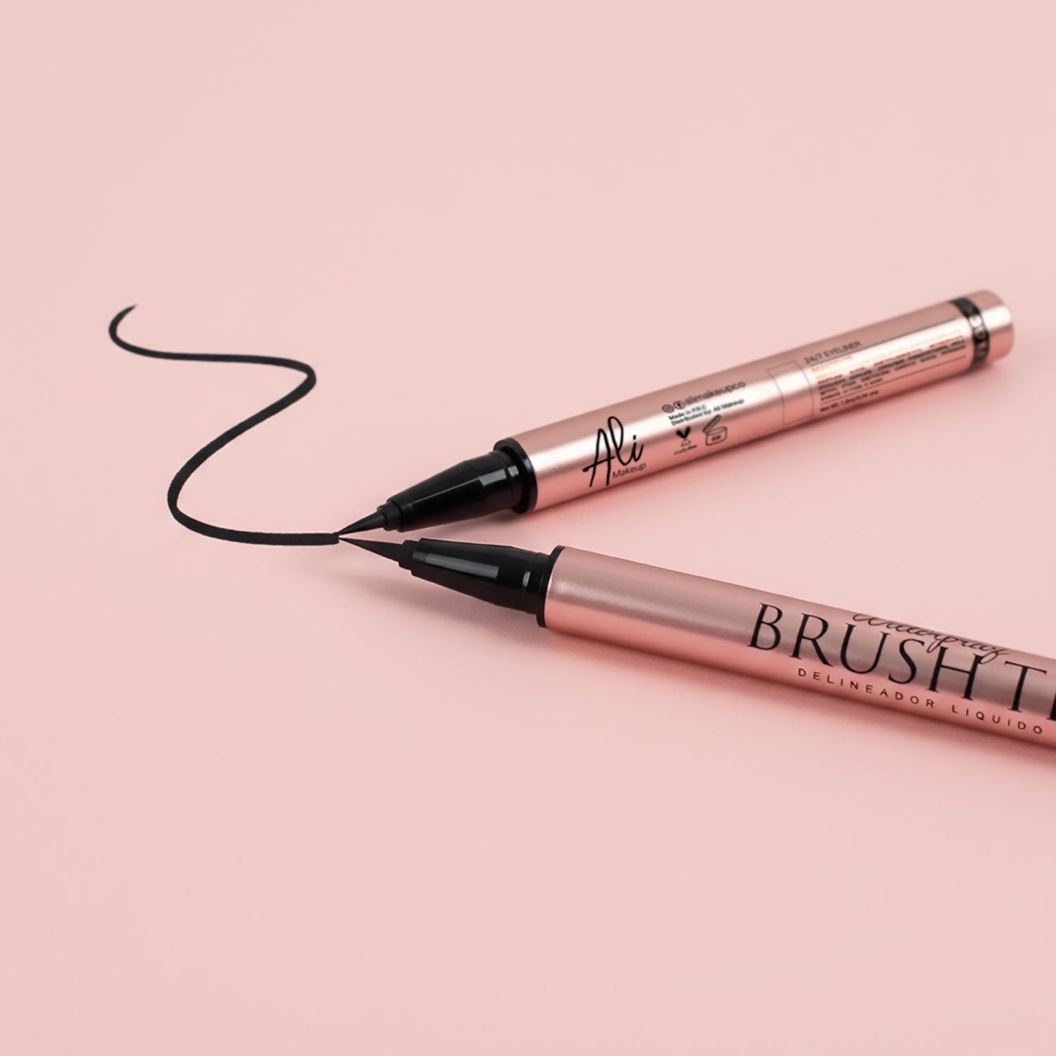 Delineador liquido Brushtip Negro Ali Makeup | Cosméticos en línea